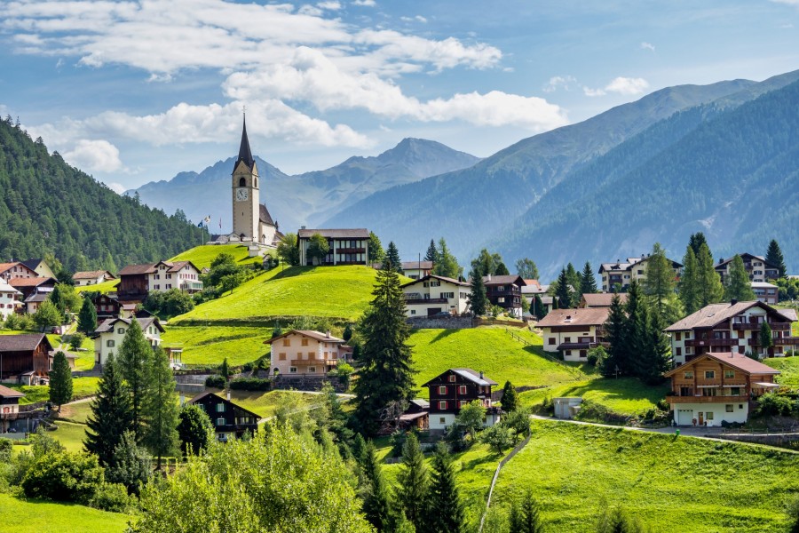 Quels sont les villages pittoresques à visiter dans les Alpes suisses ?